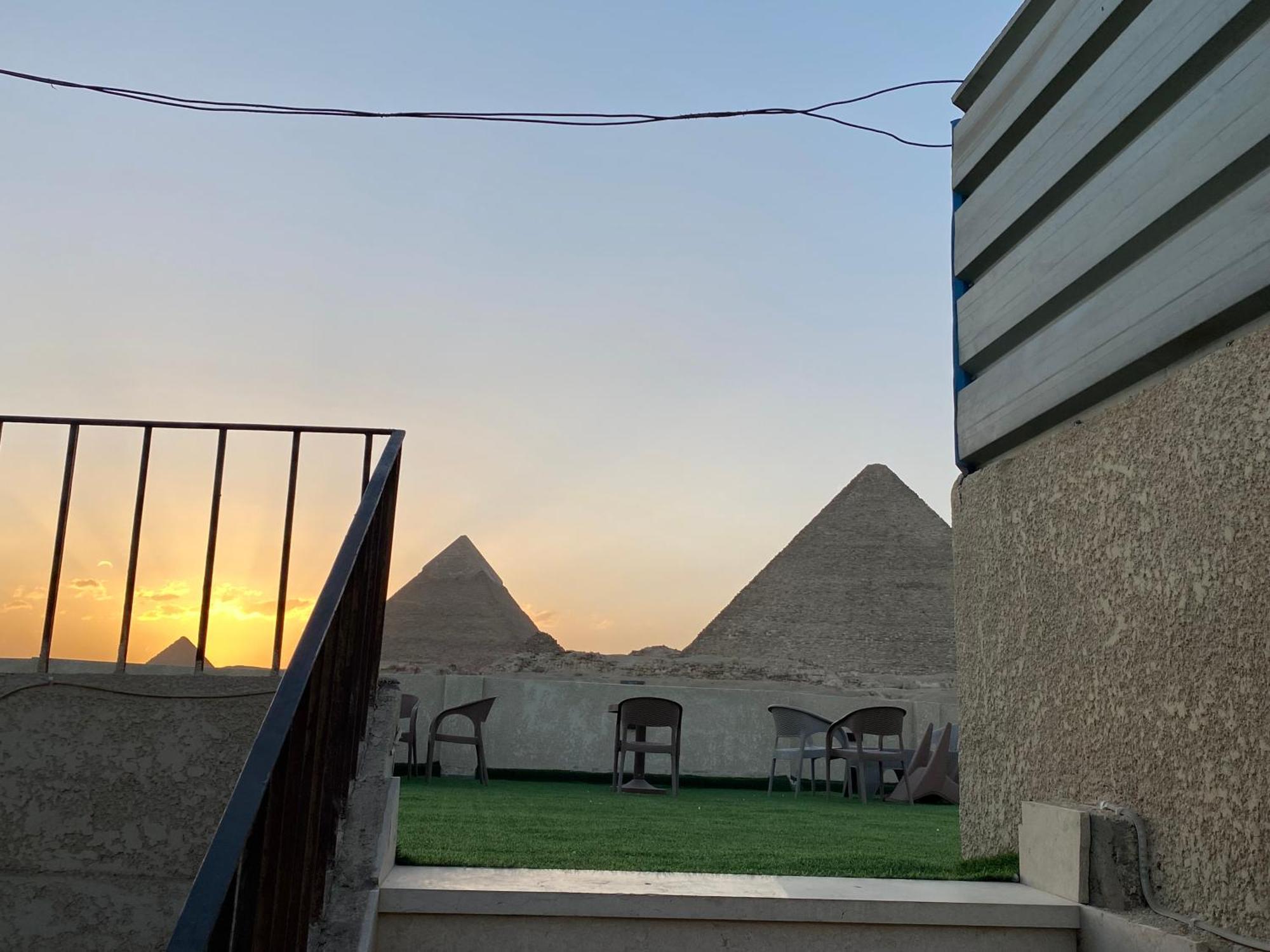 Isis Pyramids View Inn Kafret el-Gabal Kültér fotó