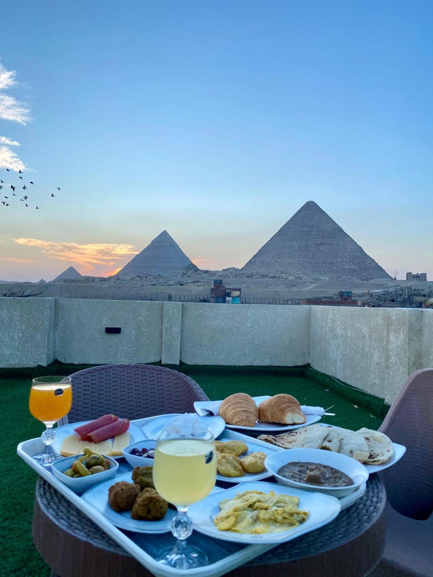 Isis Pyramids View Inn Kafret el-Gabal Kültér fotó