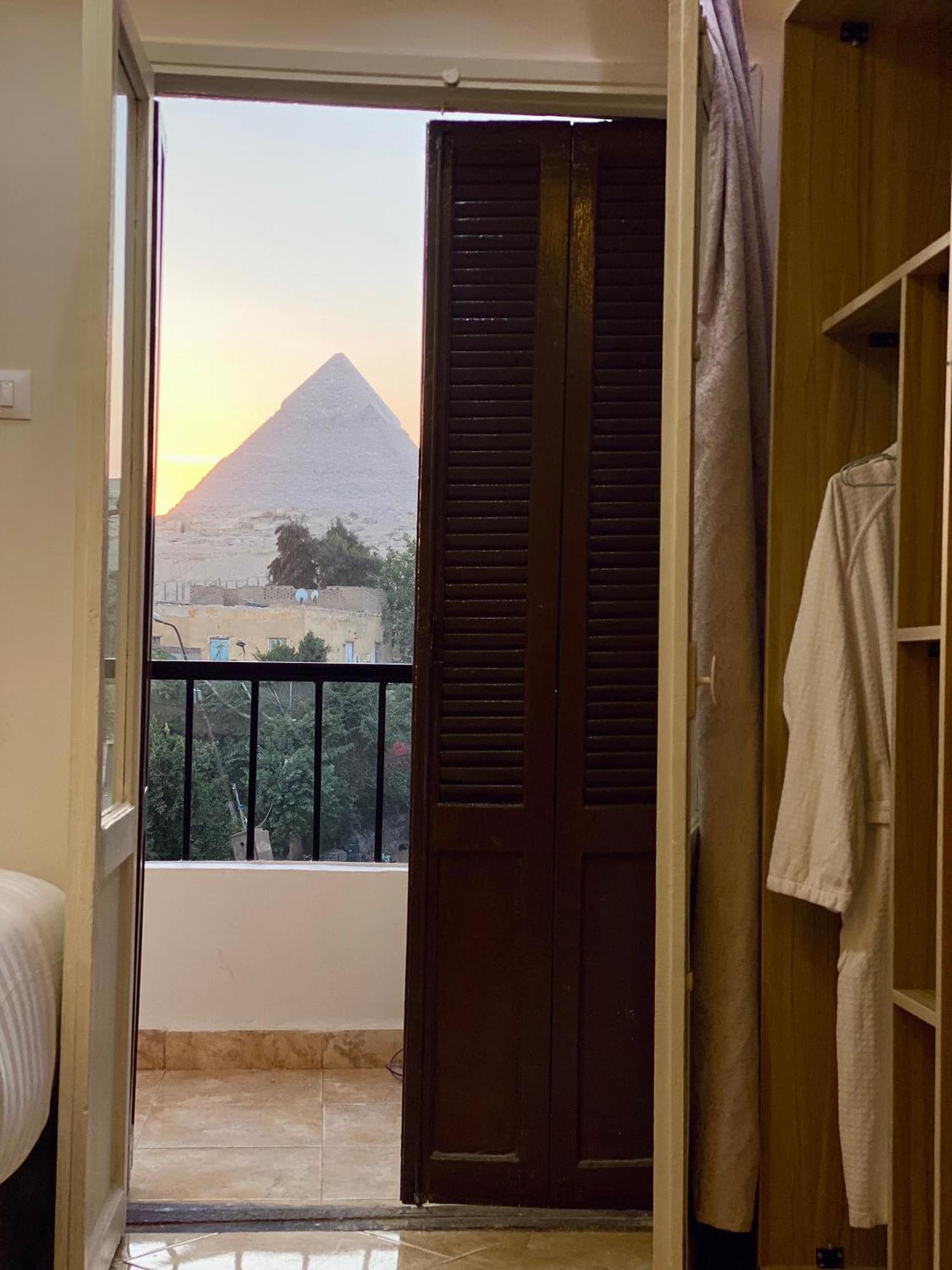 Isis Pyramids View Inn Kafret el-Gabal Kültér fotó
