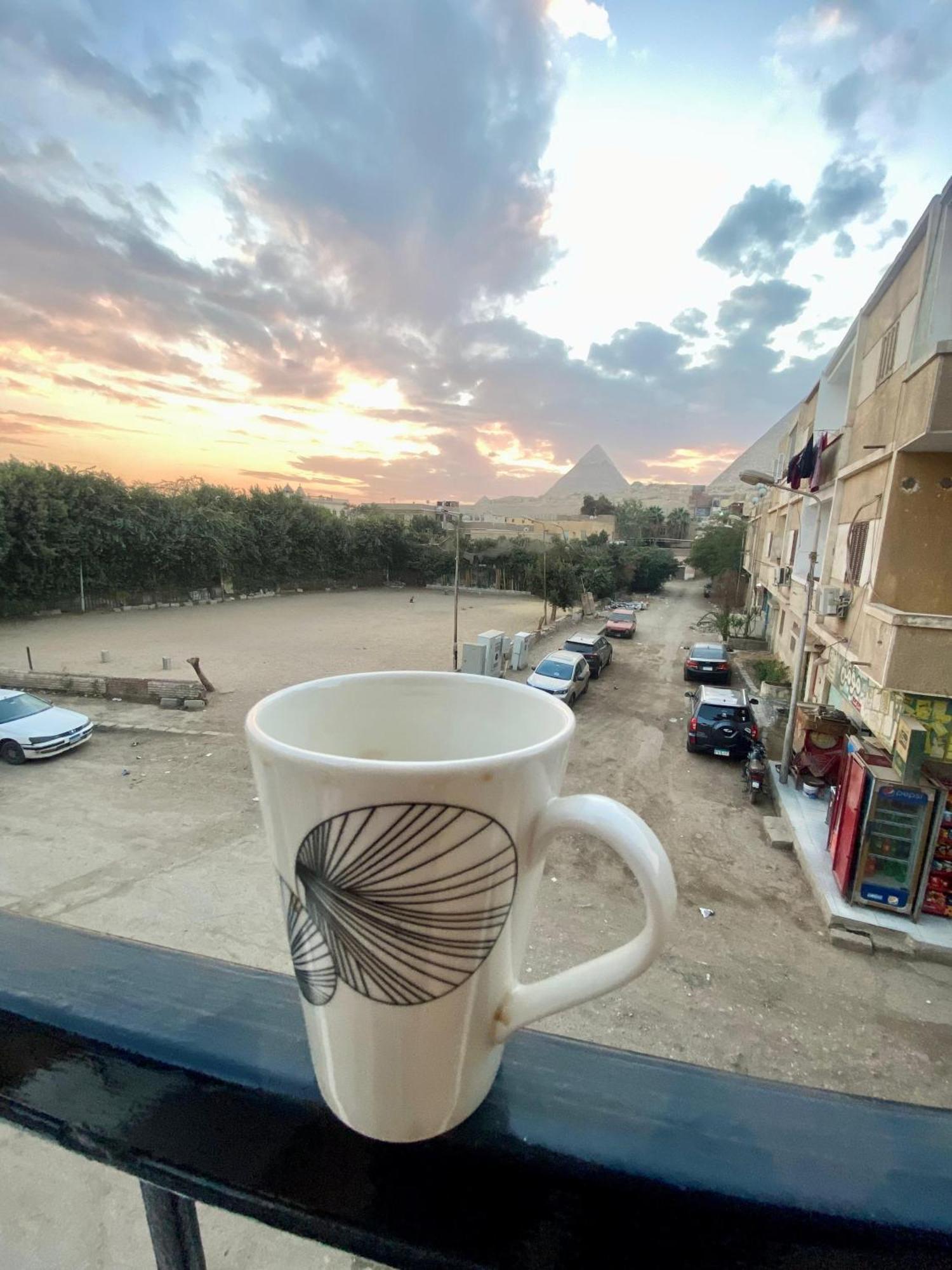 Isis Pyramids View Inn Kafret el-Gabal Kültér fotó