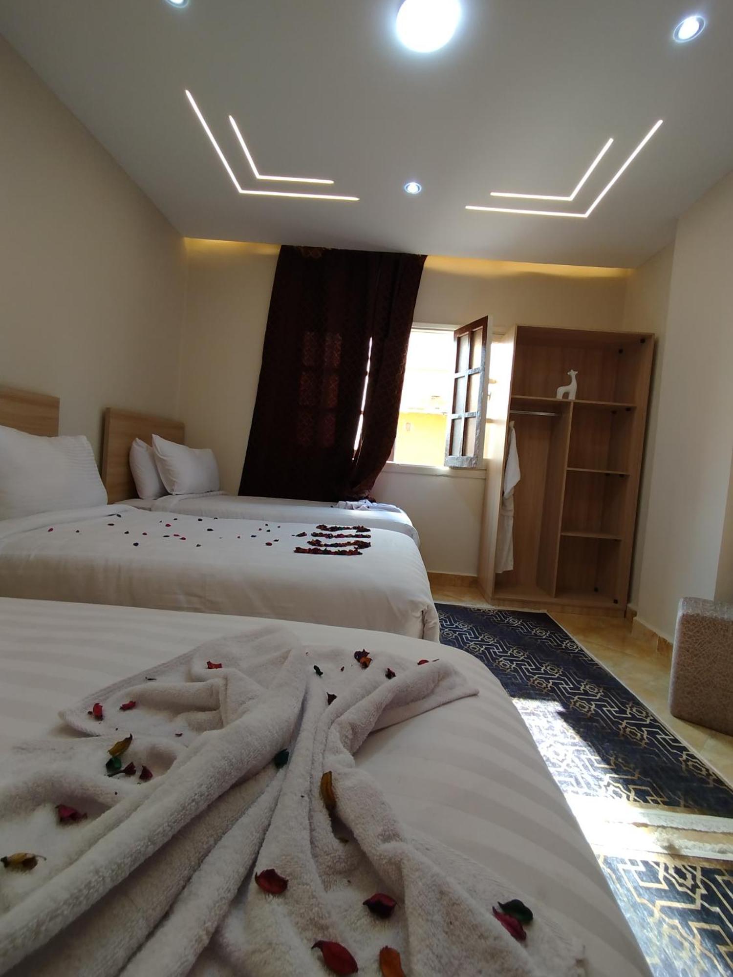 Isis Pyramids View Inn Kafret el-Gabal Kültér fotó